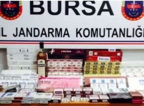 Kaçak sigaralar TIR'a yüklenirken yakalandı
