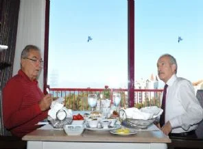 Kılıçdaroğlu ve Baykal kahvaltıda buluştu