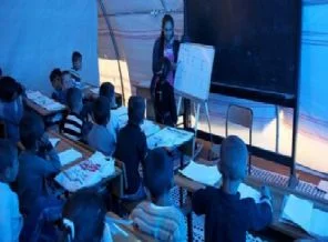 Kobanili çocuklara Kürtçe eğitim