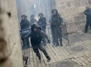 Kudüs'te Filistinlilerle İsrail polisi çatıştı