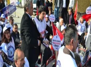 Memurlardan bisikletli protesto