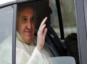 Papa, Renault Clio'ya bindi