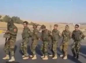 Peşmerge sınırı geçer geçmez halaya durdu (Video)