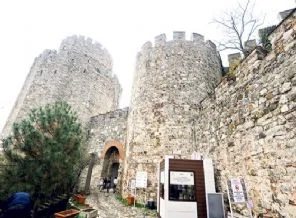 Rumeli Hisarı'nda çökme tehlikesi!