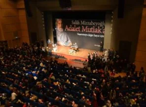 Salih Mirzabeyoğlu'ndan yıllar sonra ilk konferansını verdi