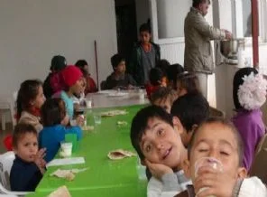 Suriyeli işadamı 26 yetime kiraladığı evde bakıyor
