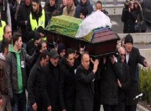 Alman basını Tuğçe'yi kahraman diye uğurladı