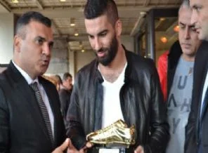Arda ödülünü İstanbul'da aldı