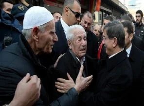 Başbakan Davutoğlu taşları yerine koydu