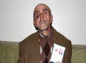 Bedelli parasını vermeyen babasını dövdü