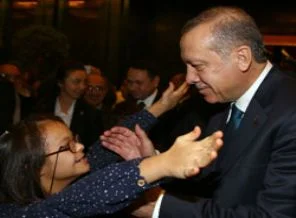 Erdoğan engelli çocuğu kırmadı