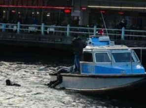 Karaköy'de bir kişi vapurdan denize atladı