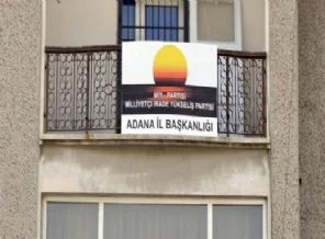 Kumarcı partiye vinçli operasyon