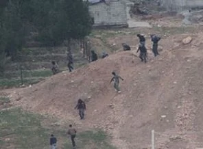 Teslim olan PKK'lılar sokaklarda çatışıyor
