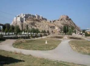 Van'da 3 bin yıllık kale bulundu