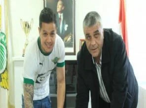 Akhisar'da çifte imza!