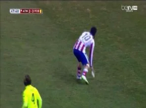 Arda Turan hakeme ayakkabısını fırlattı