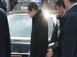 Davutoğlu Berlin'de cami ziyaret etti