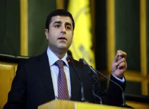 Demirtaş: Hükümet IŞİD'e bir telefon kadar yakın