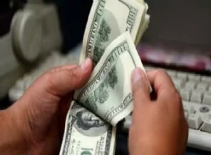Dolar'da yeni rekor; 2,42'yi gördü