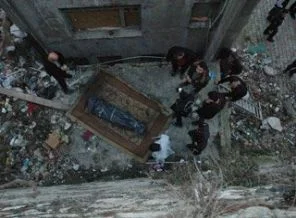 Fatih'te halıya sarılı ceset bulundu