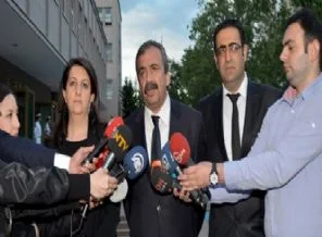 HDP heyeti Öcalan'a anket götürdü