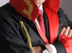 O hâkimin koltuğu gitti