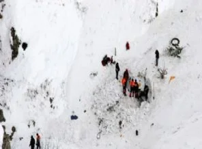 Trabzon'da çığ altında kalan 2 işçi bulundu