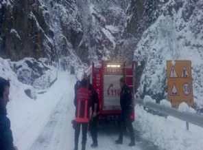 Trabzon'da çığ düştü! 2 işçi öldü 3 işçi kar altında...