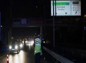 Üst geçidi kullanmadı canından oldu