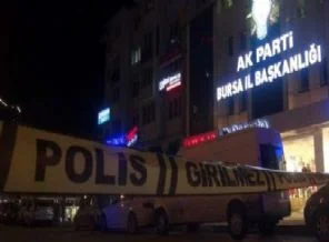 Ak Parti il binası önünde bomba paniği!