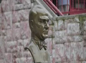 Atatürk büstünü yaktılar