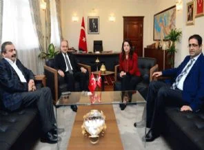 Başbakanlık ofisinde kritik görüşme
