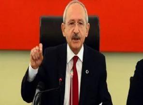 'Demokrasi ayaklarımızın altından kayıyor'
