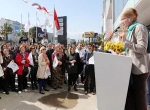Emine Ülker Tarhan, İdris Bal'dan hallice!