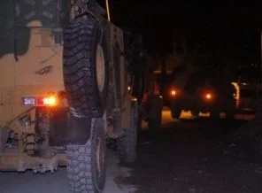Hakkari'de askeri araç devrildi