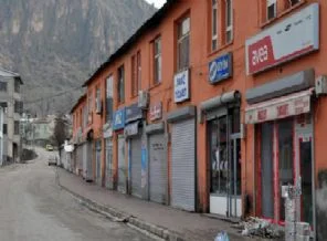 Hakkari ve ilçelerinde kepenkler açılmadı