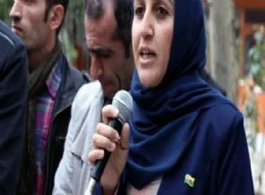 İlçe Başkanı Öcalan rozeti taktı!