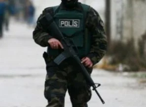 Kadına şiddete özel harekat polisi el koydu!
