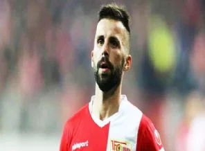 Kanserli futbolcuya büyük jest