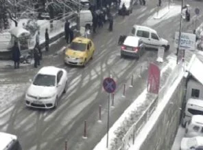 Kar yağışı kazaları arttırdı