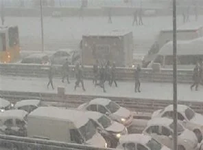 Metrobüs seferleri durdu