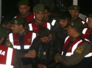 'Özgecan'ın bileklerini keserken canlıydı'