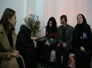 Sare Davutoğlu'ndan Özgecan'ın ailesine ziyaret