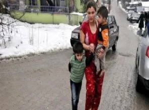 Sokakta kalan kadın koruma altına alındı