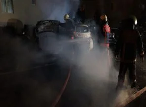 Üsküdar'da 9 araç kundaklandı