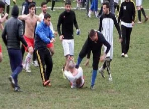 Uzatmada gelen gol kavga çıkardı