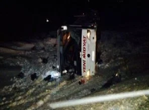 Yolcu otobüsü devrildi