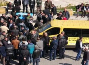 250 dolmuşçu 'saat' eylemi yaptı