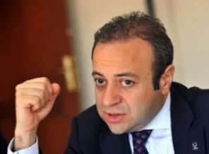 Bağış Kılıçdaroğlu'nu taşladı